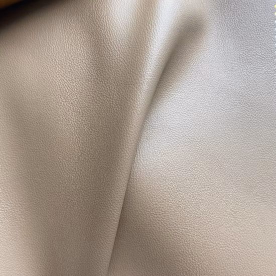 El sofá de cuero impermeable cubre la tela de cuero modificada para requisitos particulares PU para los bolsos de los zapatos del sofá